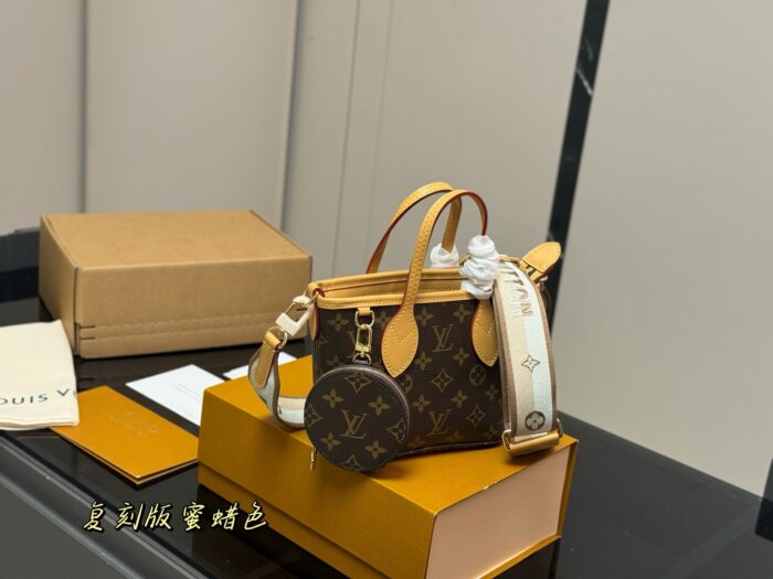 Louis Vuitton Mini Tote Bag Replica High Quality Includes Long Shoulder Strap Coin Purse - Image 5