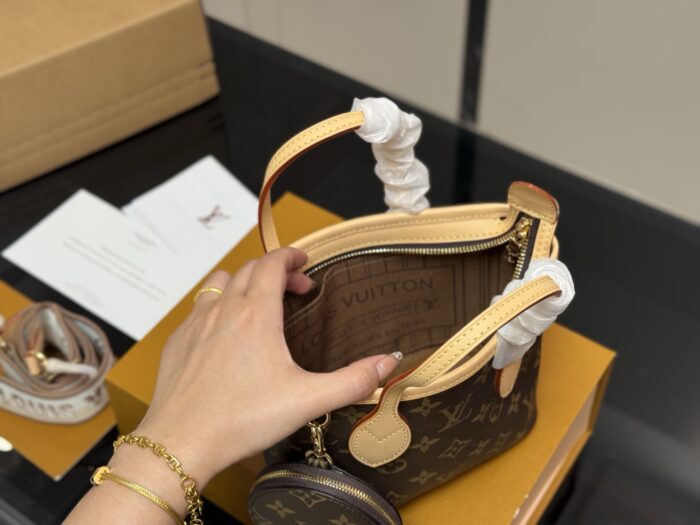 Louis Vuitton Mini Tote Bag Replica Edition With Long Shoulder Strap And Coin Purse - High Quality - Image 4
