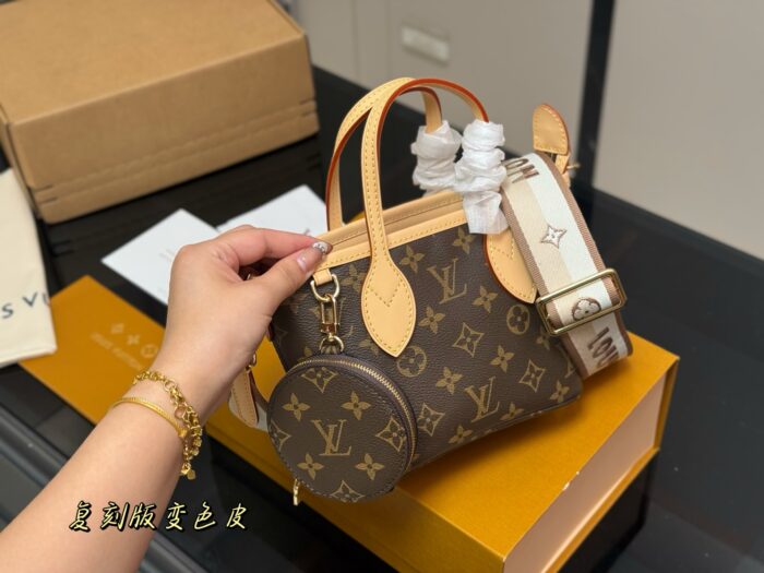 Louis Vuitton Mini Tote Bag Replica Edition With Long Shoulder Strap And Coin Purse - High Quality - Image 5