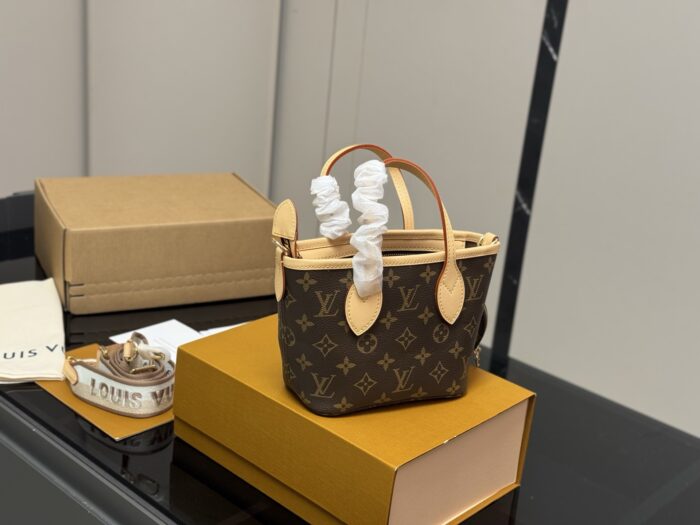 Louis Vuitton Mini Tote Bag Replica Edition With Long Shoulder Strap And Coin Purse - High Quality - Image 8