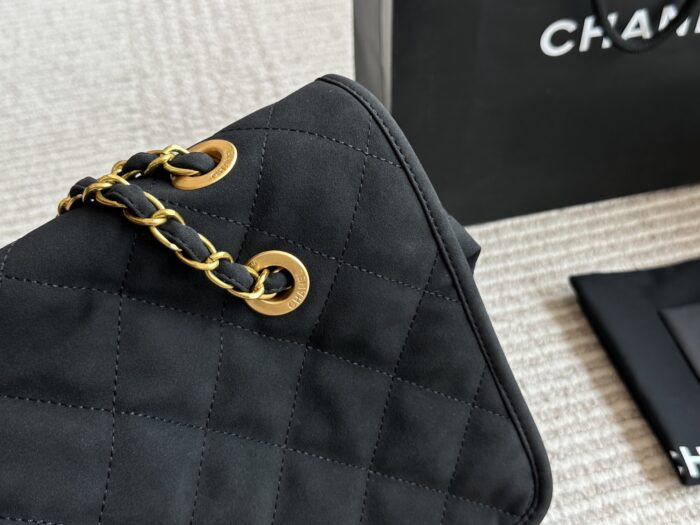 Chanel Cf Series Large Airport Bag - Quilted Pattern With Gold Buckle - Image 2
