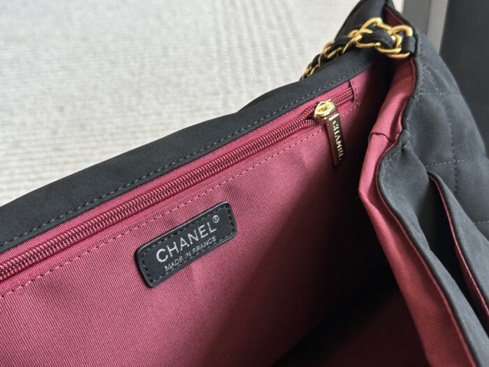Chanel Cf Series Large Airport Bag - Quilted Pattern With Gold Buckle - Image 9