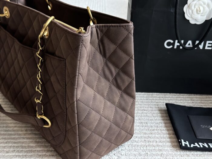 Chanel Tst Airport Bag - Quilted Double C Gold Chain Design - Image 4