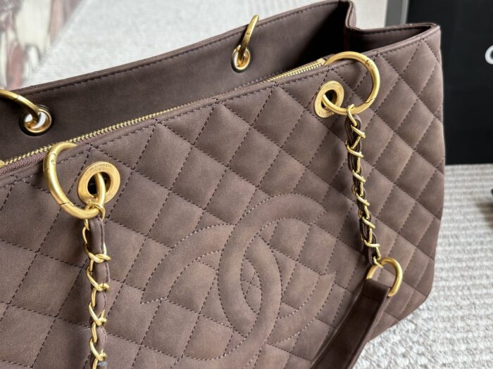 Chanel Tst Airport Bag - Quilted Double C Gold Chain Design - Image 5