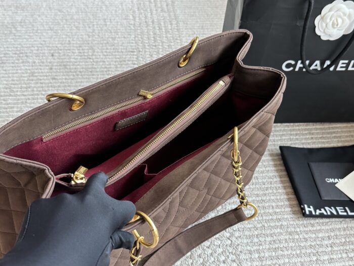 Chanel Tst Airport Bag - Quilted Double C Gold Chain Design - Image 7