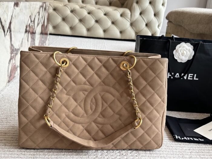 Chanel Tst Airport Bag - Quilted Double C Gold Chain Design - Image 10