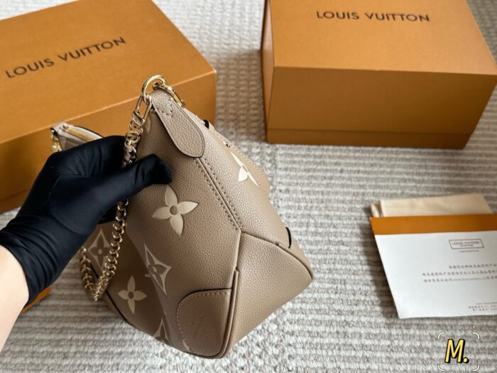 Louis Vuitton Vintage Horn Bag Vintage Classic Shoulder Bag With Shoulder Strap And Chain Versatile For Both Shoulder And Crossbody Carry - Image 3