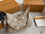 Louis Vuitton Vintage Horn Bag Vintage Classic Shoulder Bag With Shoulder Strap And Chain Versatile For Both Shoulder And Crossbody Carry - Image 6