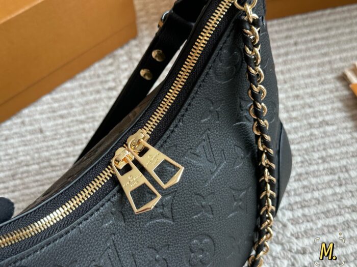 Louis Vuitton Vintage Classic Horn Bag Shoulder Strap & Chain Crossbody Bag Versatile And Stylish - Image 3
