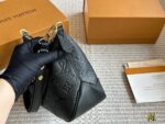 Louis Vuitton Vintage Classic Horn Bag Shoulder Strap & Chain Crossbody Bag Versatile And Stylish - Image 5