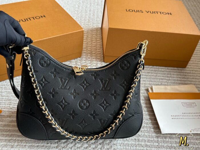 Louis Vuitton Vintage Classic Horn Bag Shoulder Strap & Chain Crossbody Bag Versatile And Stylish - Image 6