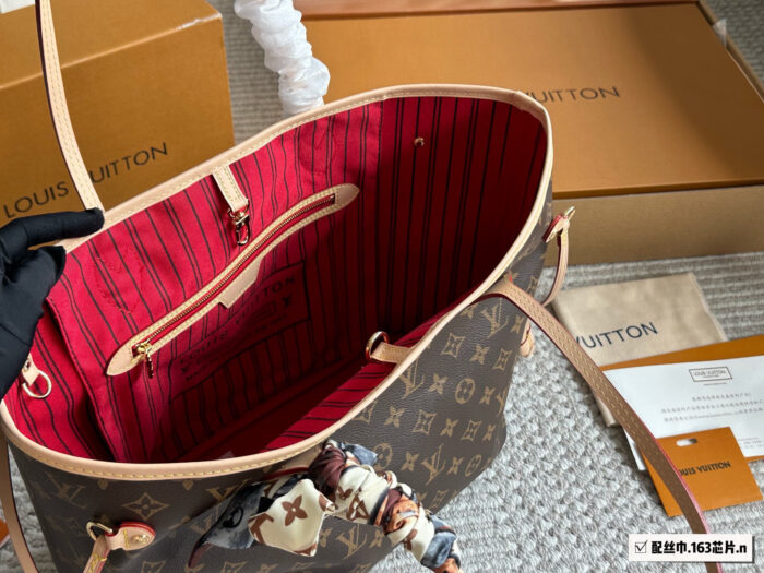 Louis Vuitton Neverfull Tote Bag - Large Capacity With Detachable Mini Bag, Striped Lining, Colour-Changing Leather, Complete With Silk Scarf Gift Box - Image 7