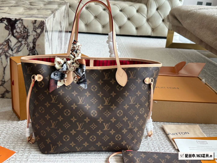 Louis Vuitton Neverfull Tote Bag - Large Capacity With Detachable Mini Bag, Striped Lining, Colour-Changing Leather, Complete With Silk Scarf Gift Box - Image 9