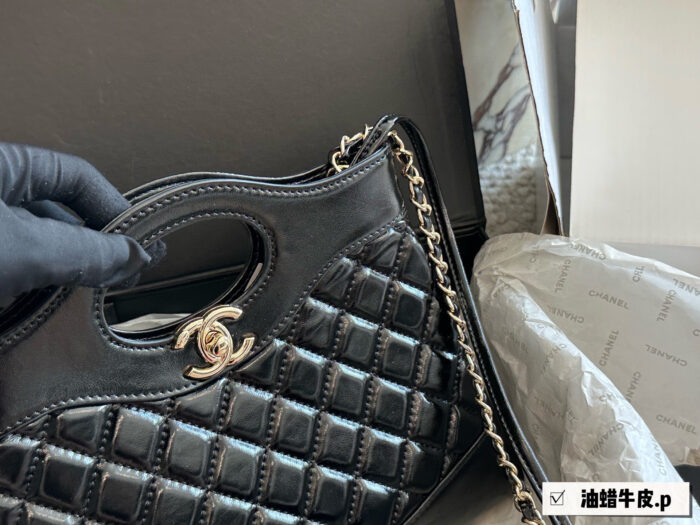 Chanel 23A 31 Bag Mini Oiled Grained Calfskin Diamond Quilted Chain Bag - Image 2