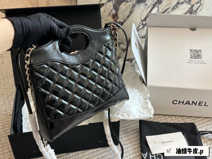 Chanel 23A 31 Bag Mini Oiled Grained Calfskin Diamond Quilted Chain Bag - Image 5