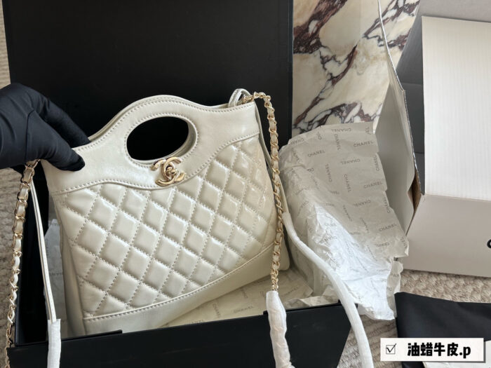 Chanel 23A 31 Bag Mini Oil-Waxed Calfskin Diamond Quilted Chain Bag Replica Edition - Image 1