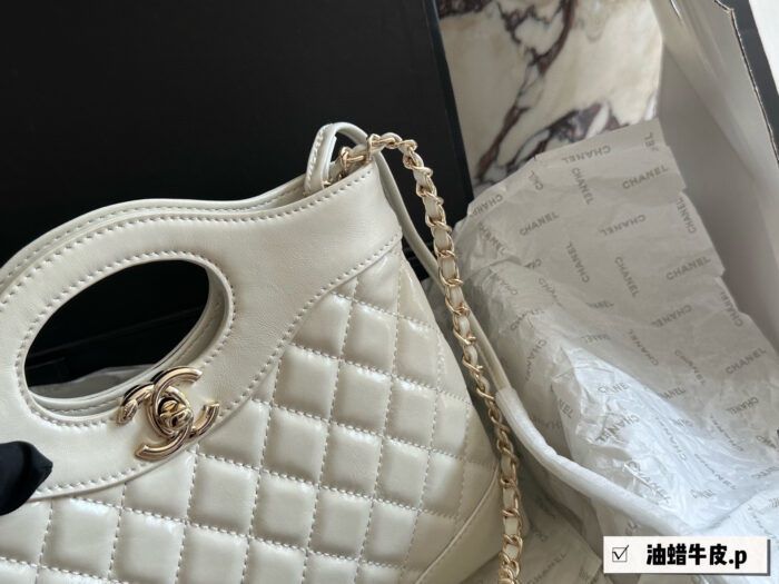 Chanel 23A 31 Bag Mini Oil-Waxed Calfskin Diamond Quilted Chain Bag Replica Edition - Image 2