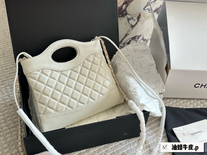 Chanel 23A 31 Bag Mini Oil-Waxed Calfskin Diamond Quilted Chain Bag Replica Edition - Image 5