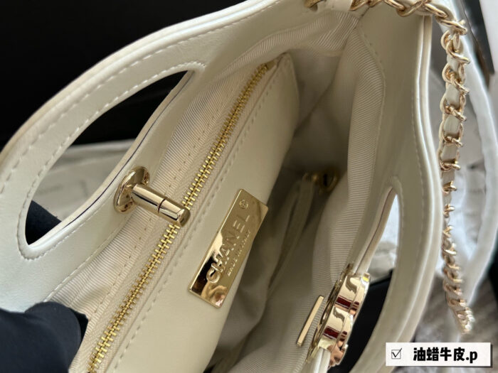 Chanel 23A 31 Bag Mini Oil-Waxed Calfskin Diamond Quilted Chain Bag Replica Edition - Image 9