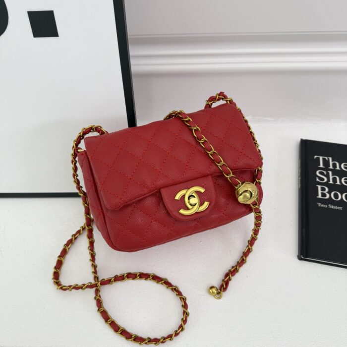 Chanel Classic Quilted Single-Shoulder Crossbody Bag - Image 7