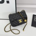 Chanel Classic Quilted Single-Shoulder Crossbody Bag - Image 4