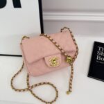 Chanel Classic Quilted Single-Shoulder Crossbody Bag - Image 2