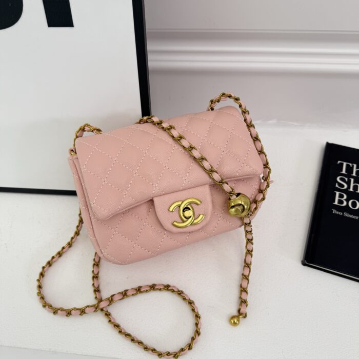 Chanel Classic Quilted Single-Shoulder Crossbody Bag - Image 2