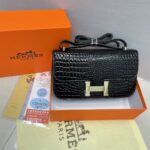 Hermès Multicoloured Crocodile-Patterned H Single-Shoulder Bag with Metal Buckle - Image 8