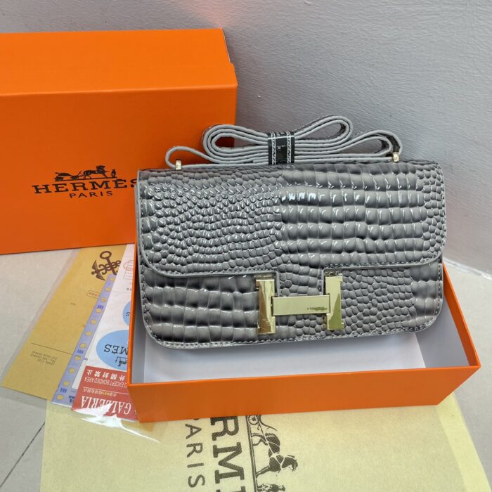 Hermès Multicoloured Crocodile-Patterned H Single-Shoulder Bag with Metal Buckle - Image 4